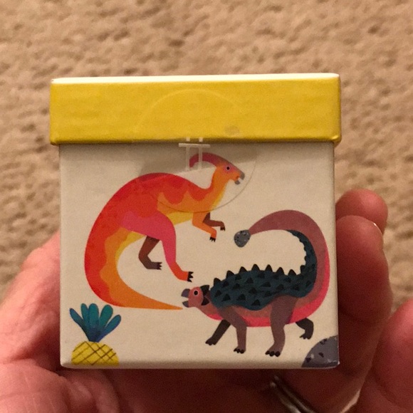 TALKING TABLES
Roarsome facts & fun game - Picture 4 of 8